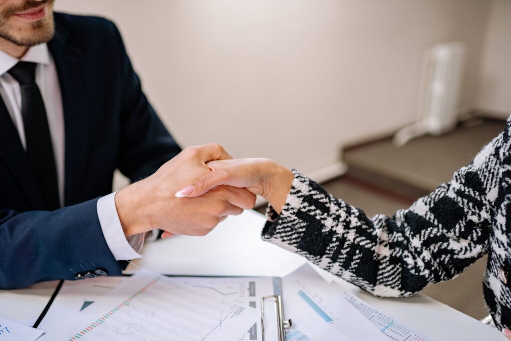 Lawyers for franchisees finalizing a franchise agreement with a business owner