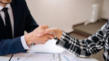 Lawyers for franchisees finalizing a franchise agreement with a business owner