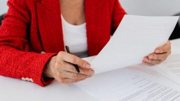 Prospective franchisee reviewing a franchise disclosure document before deciding whether to hire a franchise attorney