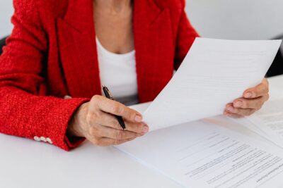 Prospective franchisee reviewing a franchise disclosure document before deciding whether to hire a franchise attorney